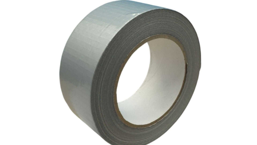Grijze duct tape 50mm x 50m – sterke en veelzijdige tape voor reparaties, afdichtingen en bevestigingen.