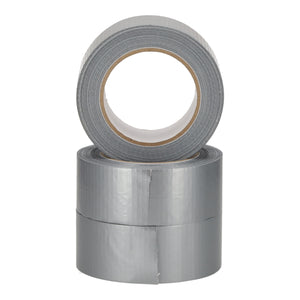 Zes rollen grijs ducttape van 50mm x 50m voor het stevig sluiten van pakketten, reparaties en hobby. Sterke grijze plakband.