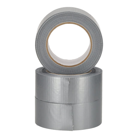 Zes rollen grijs ducttape van 50mm x 50m voor het stevig sluiten van pakketten, reparaties en hobby. Sterke grijze plakband.