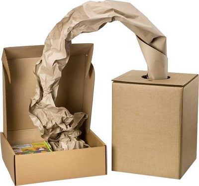 Duurzaam opvulpapier box 450m 70gr voor pakket vulling, uit een dispenser in een verzenddoos.