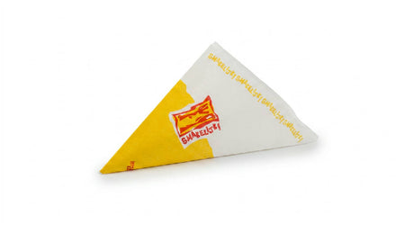 Bundel van 50 gele en witte frietzakken met de tekst 'Smakelijk', perfect voor een feestje of snackbaruitje.