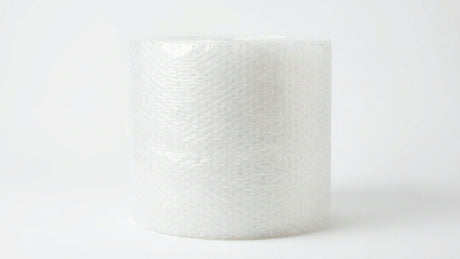 Doorzichtige noppenfolie rol van 50cm breed en 100 meter lang, perfect voor het veilig verpakken van kwetsbare objecten